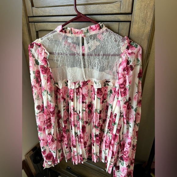 Aura pink floral blouse with lining.​ - Picture 5 of 5